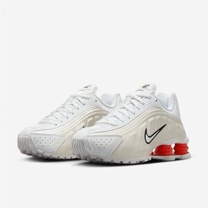 Nike Shox R4
Boys' Grade School CW2626-102